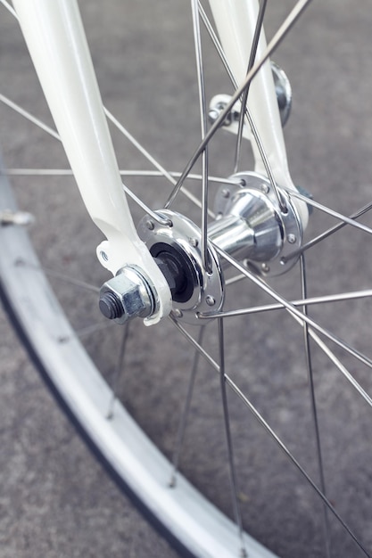 Foto vista ad alto angolo della ruota della bicicletta