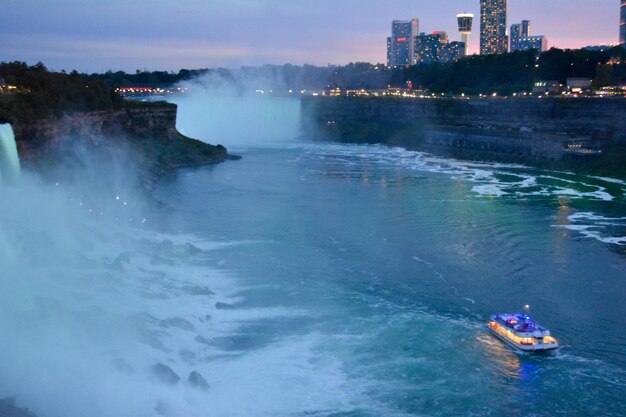 Photo high angle view of boat in niagara falls