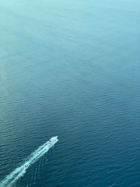 Photo high angle view of boat in sea