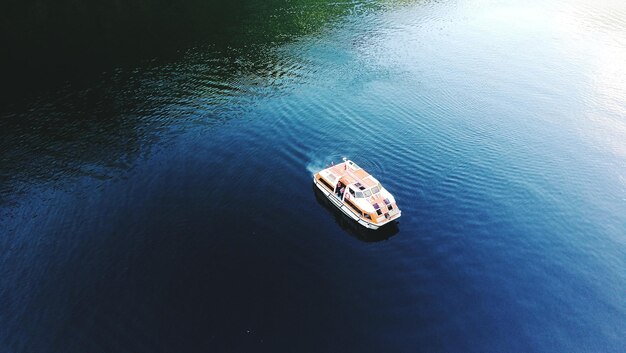 Photo high angle view of boat in water