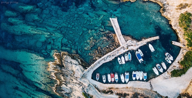 Photo high angle view of boats moored at harbor