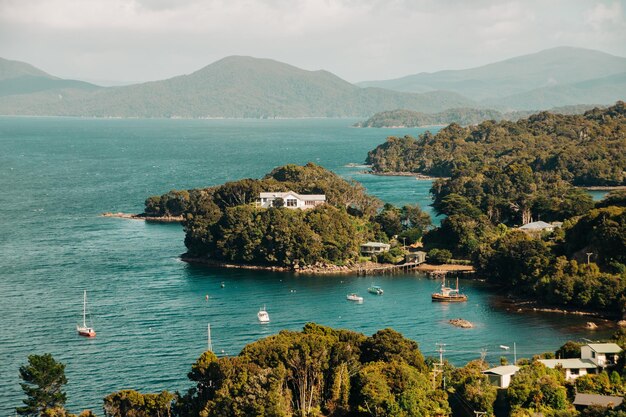 Foto vista ad alto angolo delle barche in mare