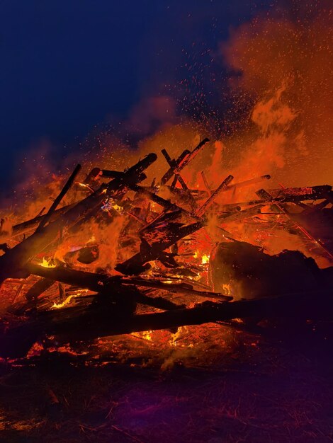 Photo high angle view of bonfire