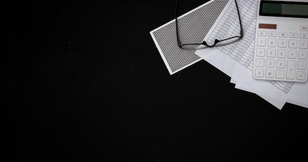 Photo high angle view of book on table against black background