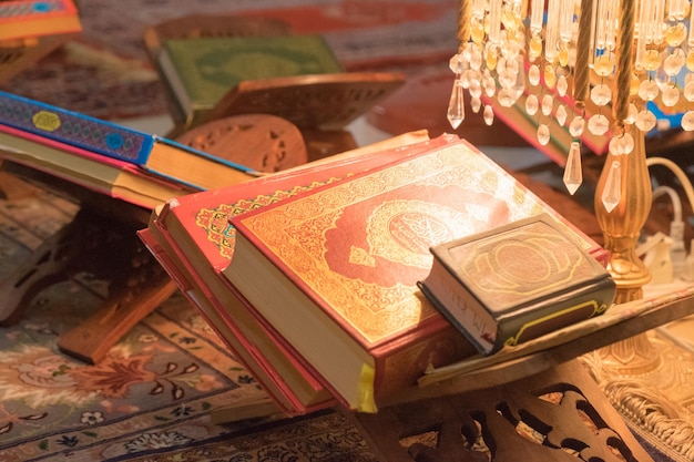 Photo high angle view of books on table