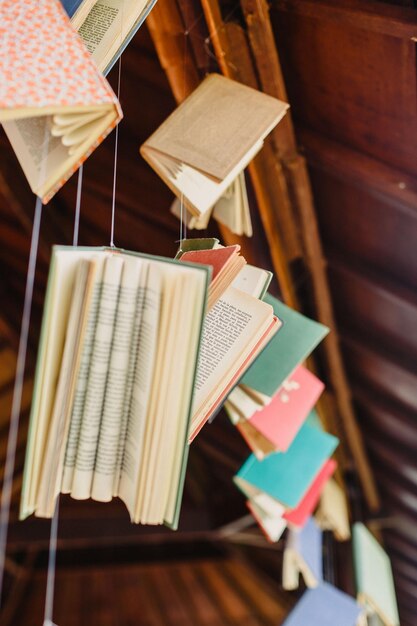 Foto vista ad alta angolazione dei libri sul tavolo