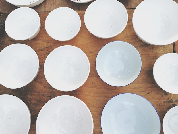 Photo high angle view of bowls on table