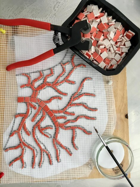 Photo high angle view of bread on cutting board