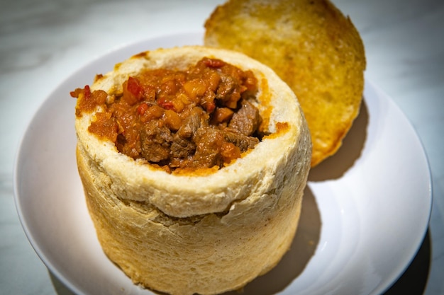 Photo high angle view of bread in plate