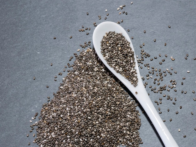 Foto vista ad alta angolazione del pane sulla sabbia