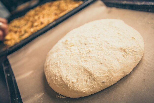 Foto vista ad alta angolazione del pane sul tavolo