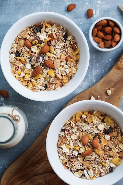 Foto vista ad alto angolo dei cereali da colazione sul tavolo