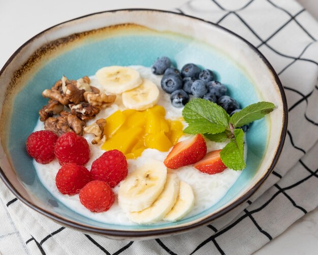 Photo high angle view of breakfast served in bowl