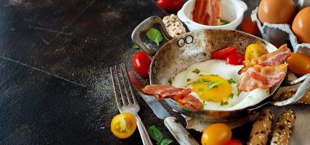 Photo high angle view of breakfast served on table