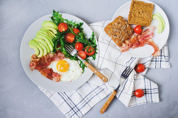 Photo high angle view of breakfast served on table