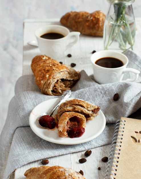 Photo high angle view of breakfast served on table