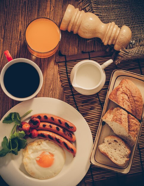 Photo high angle view of breakfast served on table