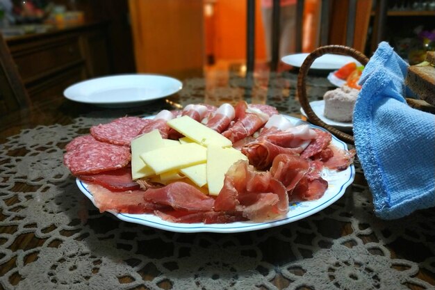 Vista ad alta angolazione della colazione sul tavolo