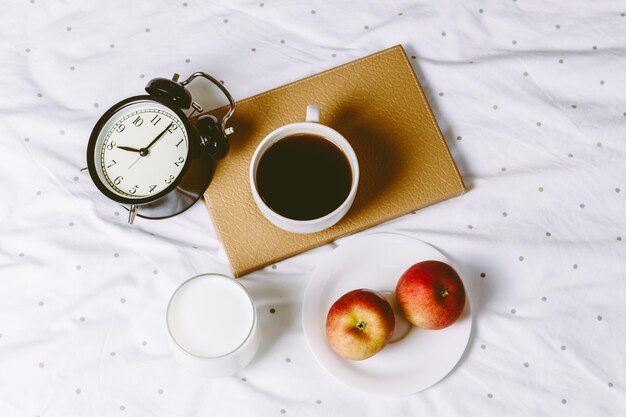 Photo high angle view of breakfast on table