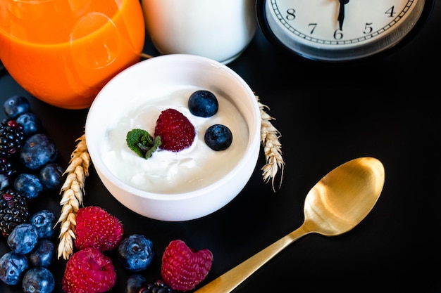 Photo high angle view of breakfast on table