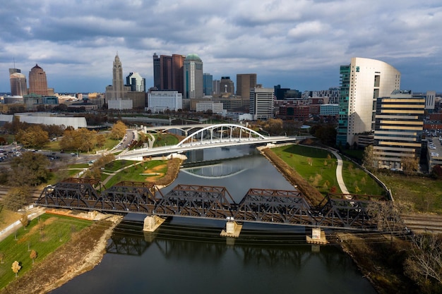 Photo high angle view of bridges over river in city against sky