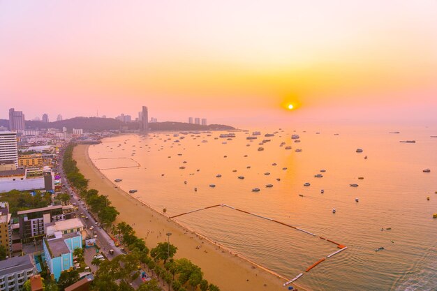 Foto vista ad alto angolo degli edifici contro il cielo durante il tramonto