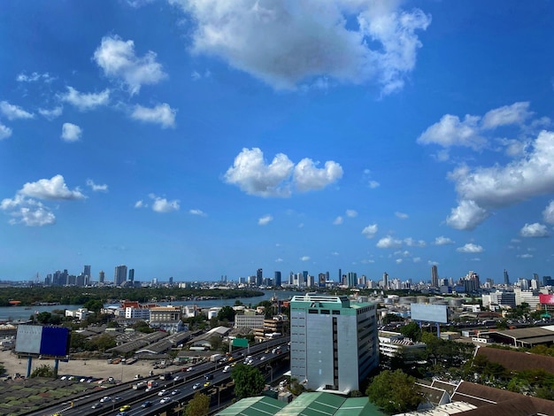 Foto vista ad alto angolo degli edifici contro il cielo