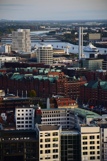 Foto vista ad alto angolo degli edifici della città contro il cielo