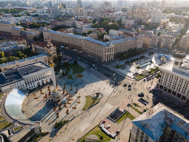 Высокоугольный вид зданий в городе