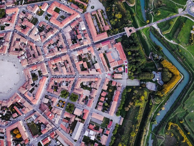 Foto vista ad alta angolazione degli edifici in città