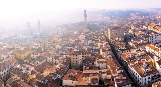 Foto vista ad alta angolazione degli edifici in città