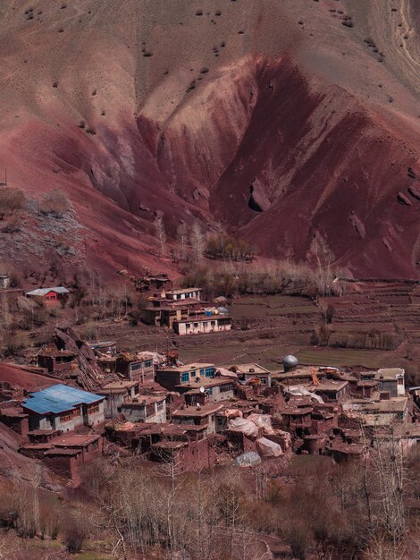 Foto vista ad alto angolo degli edifici sulla montagna