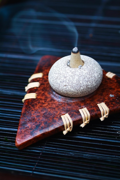 Photo high angle view of burning incense on table