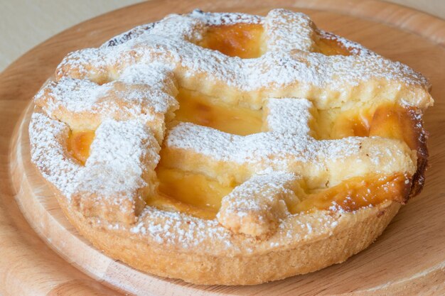 Foto vista ad alta angolazione della torta sul tavolo