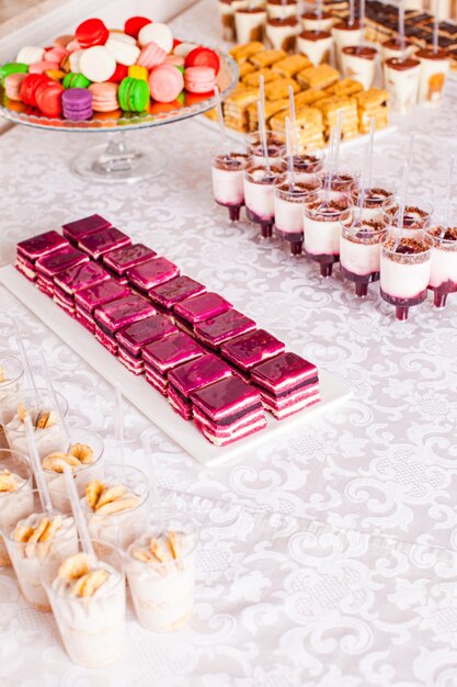 Photo high angle view of cake on table