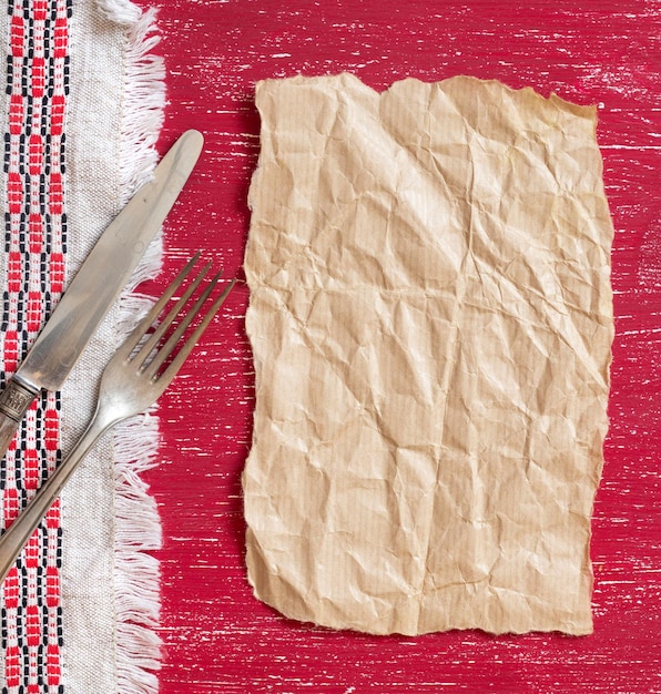 Foto vista ad alta angolazione della torta sul tavolo