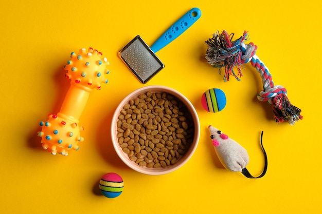 Photo high angle view of candies against yellow background