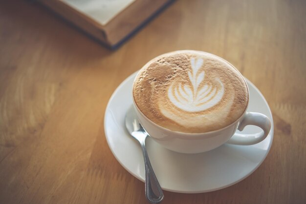 Photo high angle view of cappuccino on table