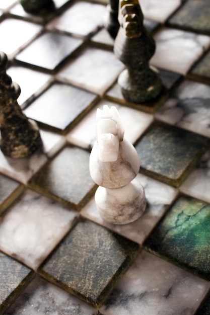 Photo high angle view of chess on floor