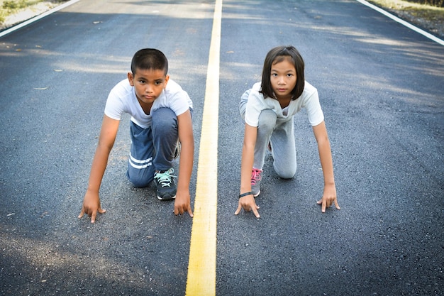 Photo high angle view of children on road