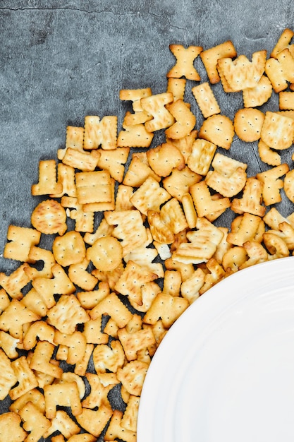 Photo high angle view of chopped bread in bowl