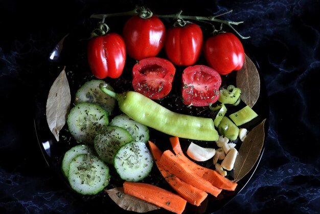 Photo high angle view of chopped vegetables in container