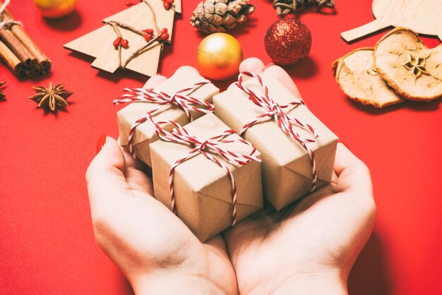 Photo high angle view of christmas decoration in box