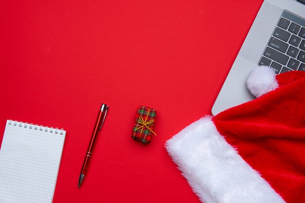 Photo high angle view of christmas decoration on table