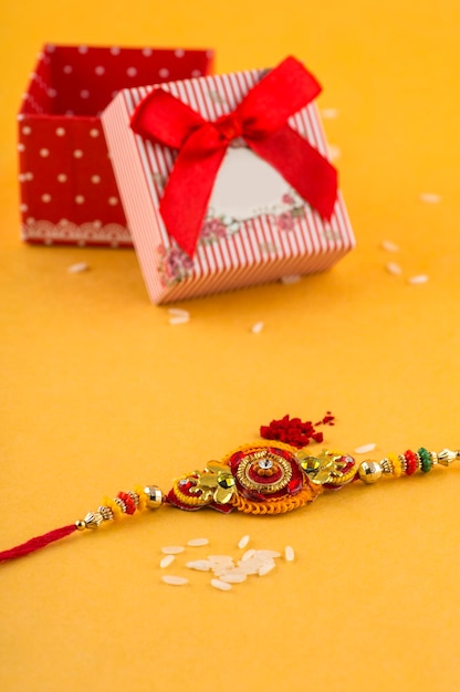 Photo high angle view of christmas decoration on table