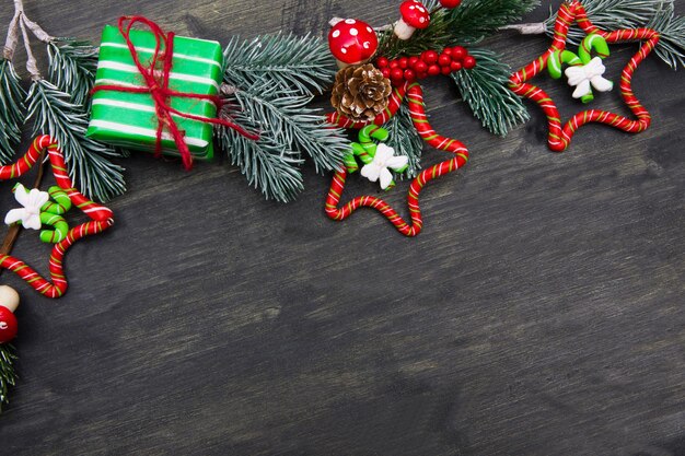 Photo high angle view of christmas decorations on table