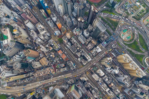 Foto vista ad alto angolo delle strade e degli edifici della città