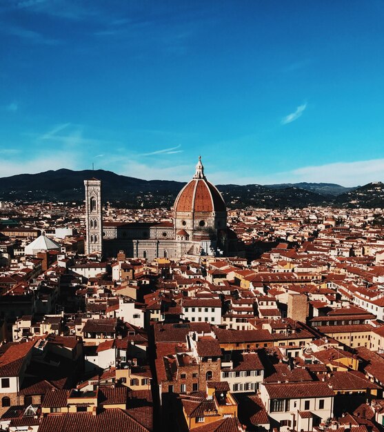 Foto vista ad alto angolo del paesaggio cittadino contro il cielo blu