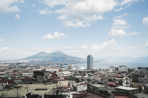 空に照らされた都市景色の高角度の景色