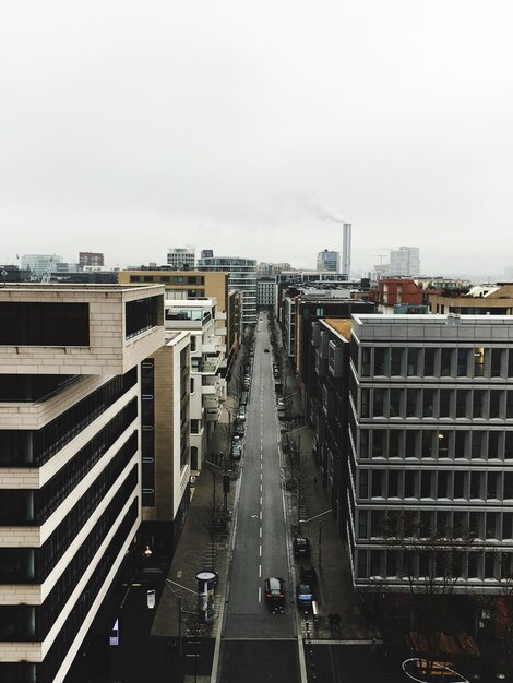 空に照らされた都市景色の高角度の景色